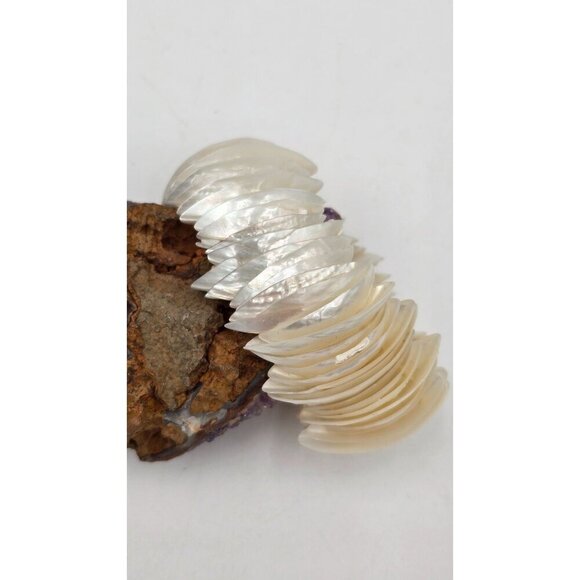 Unbranded Jewelry - Vintage Curve Sliced Mother of Pearl Stretch Bracelet Shell Jewelry